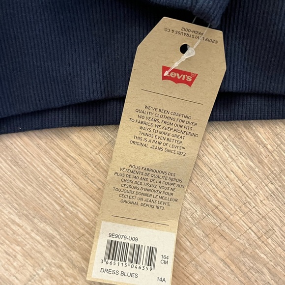 Levi’s Sweatshirt NWT Youth - Picture 2 of 4